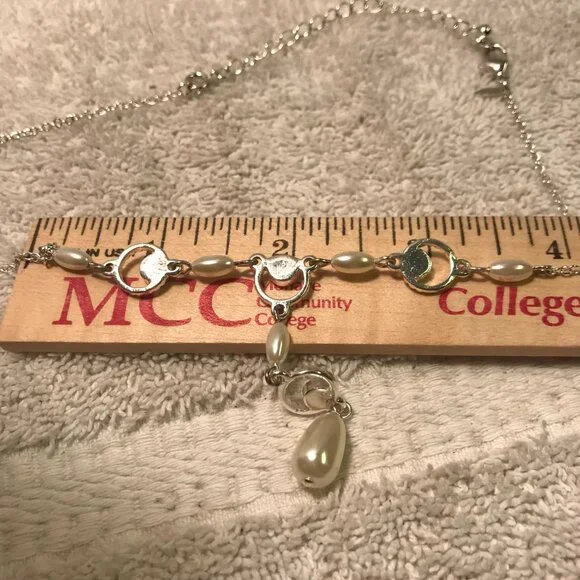 Avon Merryl 3 Piece Gift Set - Silver & Pearl Necklace Bracelet & Earrings - Picture 10 of 16